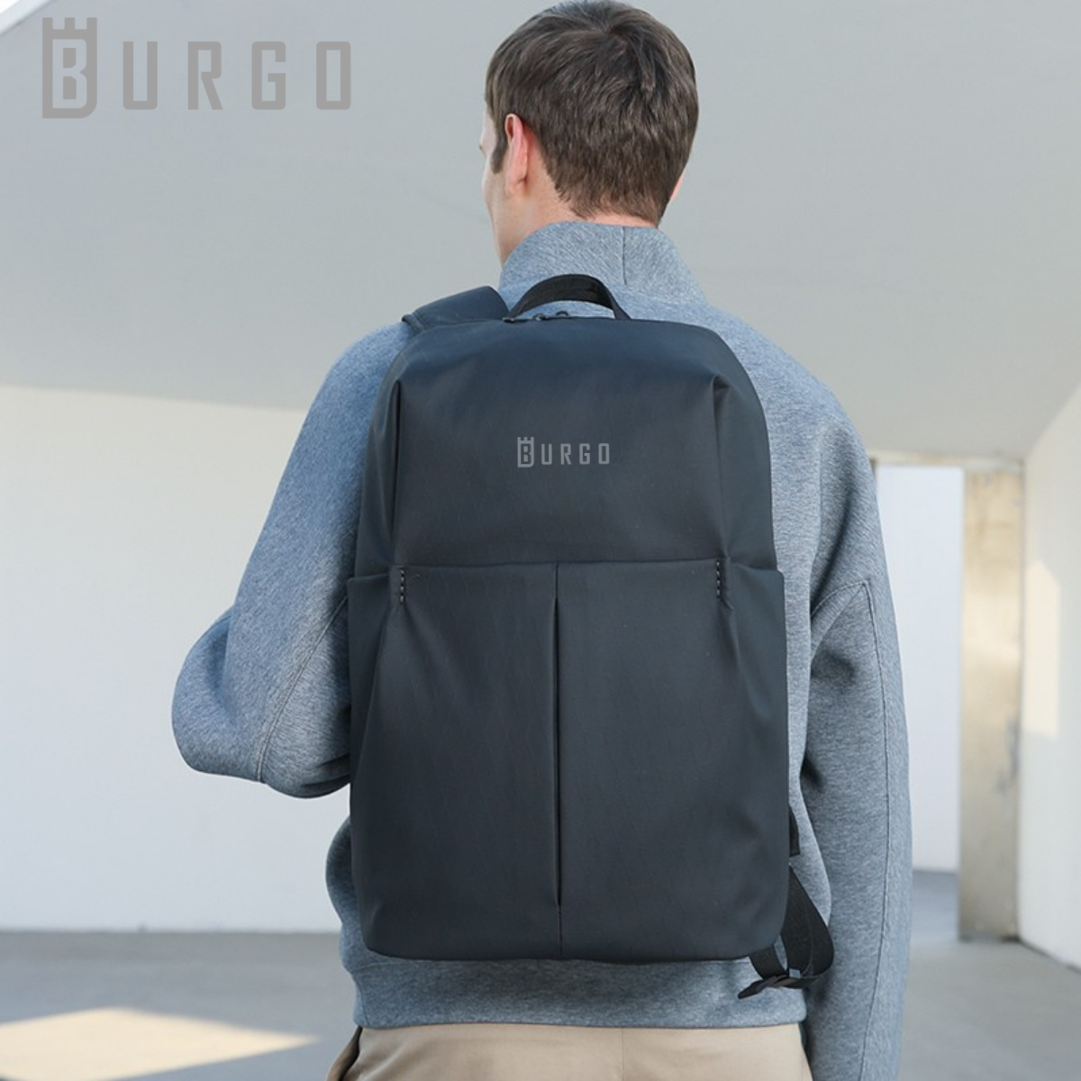 Mochila Amberes Burgo negra en uso